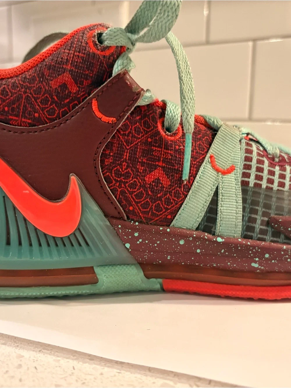 LeBron Witness 7 boys Nike sneakers
